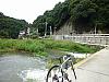 香東川自転車道路３/横断して川に降りたら橋があります。