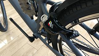 スイフター/後リング錠（ヘルメットホルダー付）